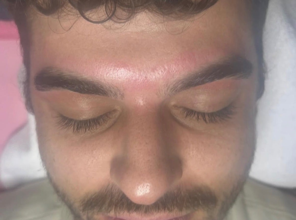 BROW SHAPE UP